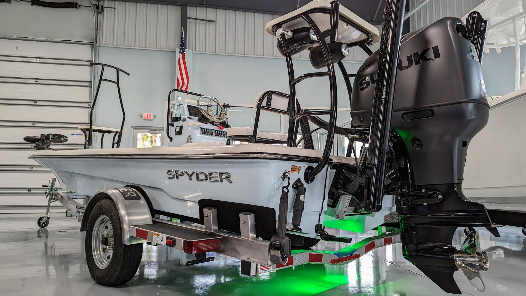 2027 Spyder FX17 Flicker